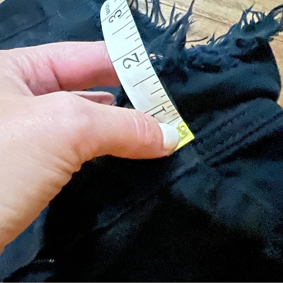 High waisted distressed shorts - Picture 3 of 4